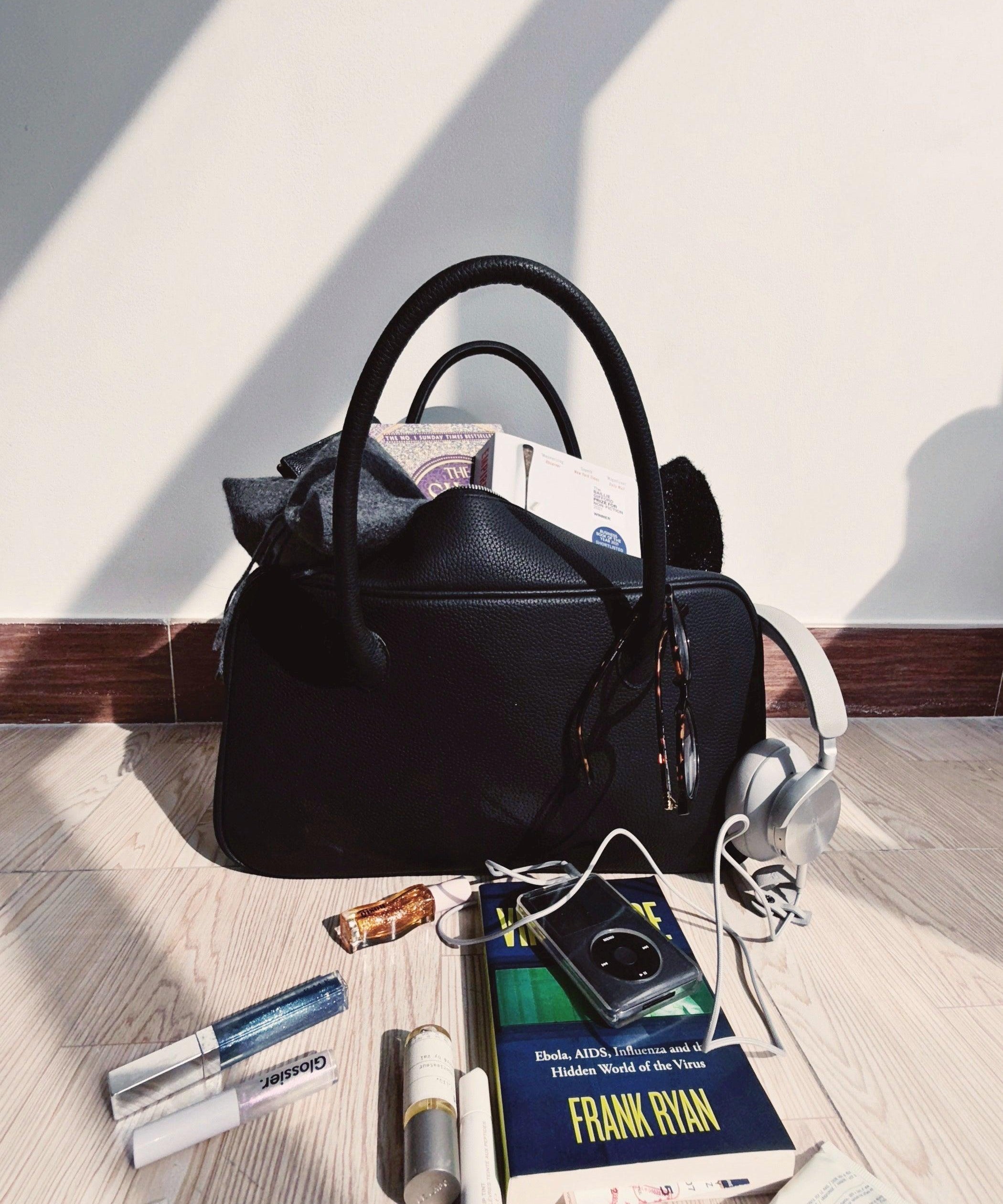 What’s in My Airport Bag: The Essentials for Stress-Free Travel - Arrisco