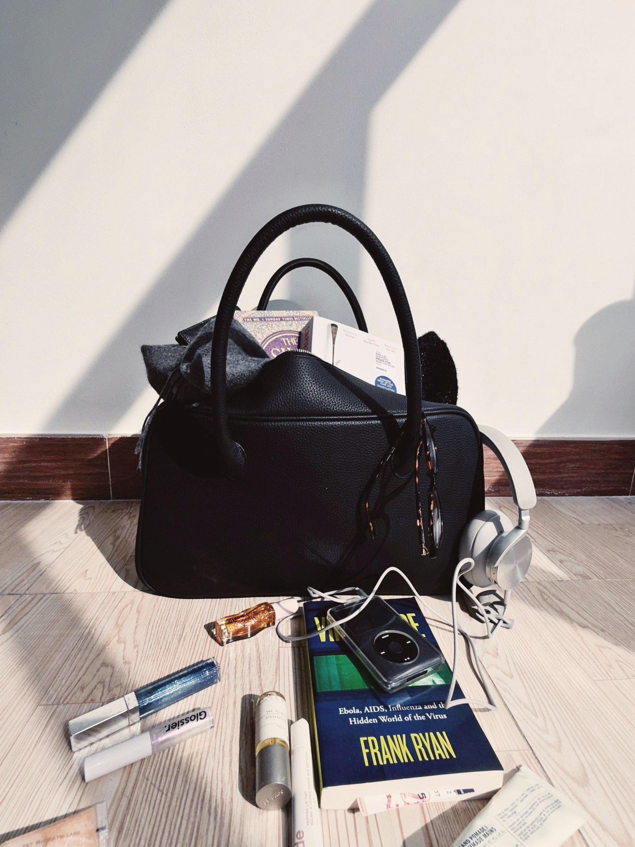 What’s in My Airport Bag: The Essentials for Stress-Free Travel - Arrisco