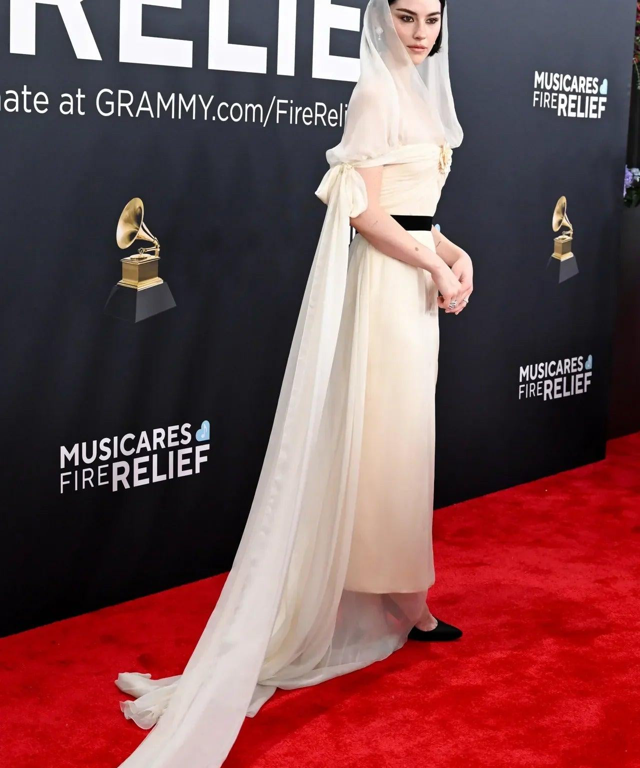 Gracie Abrams' Bridal-Inspired Look at the 2025 Grammys - Arrisco