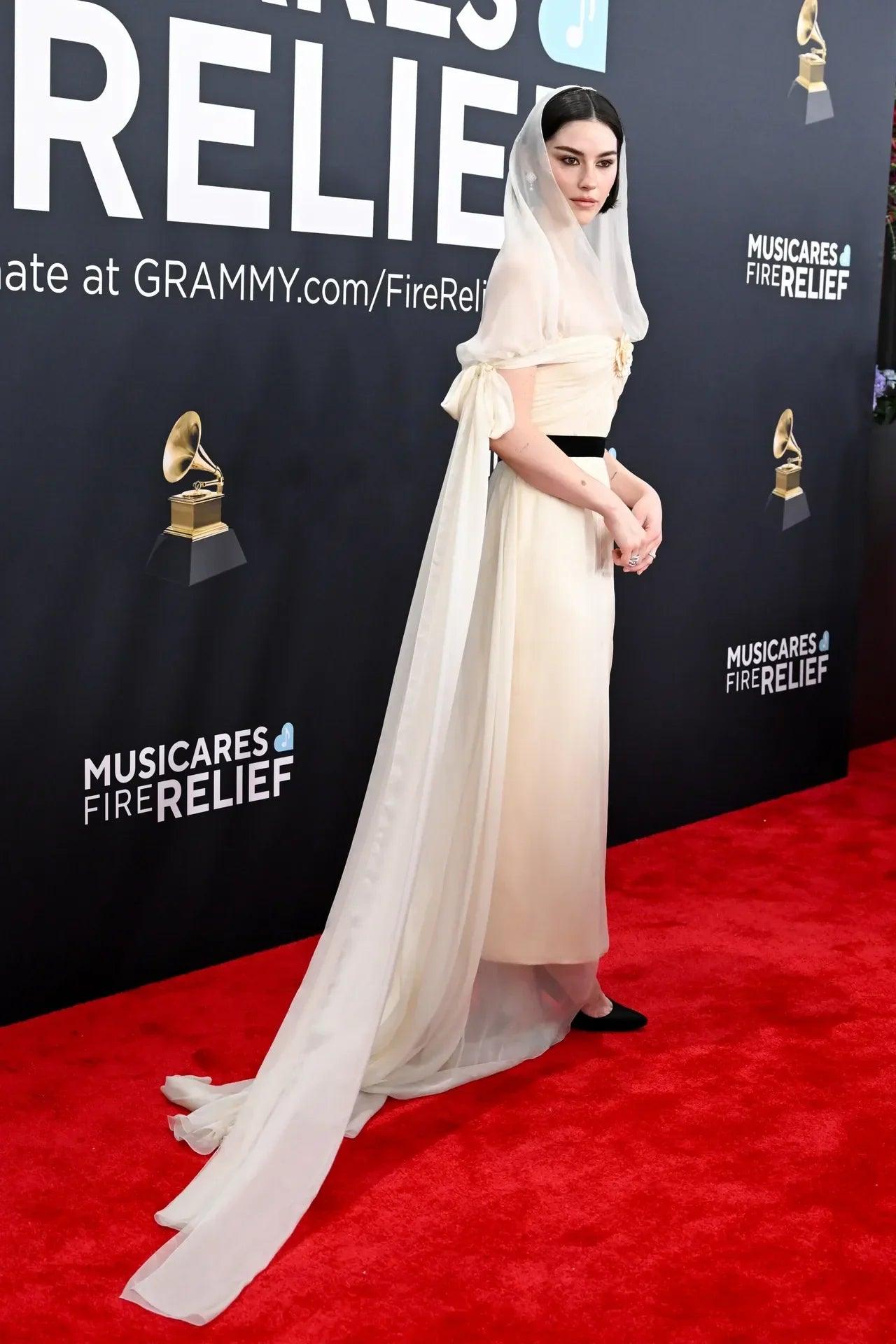 Gracie Abrams' Bridal-Inspired Look at the 2025 Grammys - Arrisco