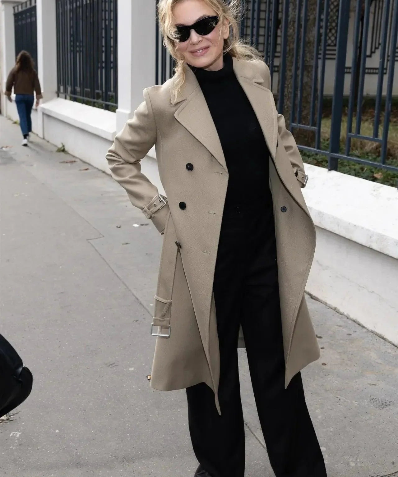Renée Zellweger’s Effortless Coat-and-Trousers Look Is a Winter Staple - Arrisco