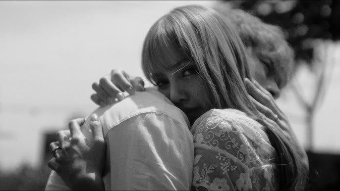 Lisa and the Heart-Wrenching “Bed Scene” with Japan’s Most Beautiful Smile