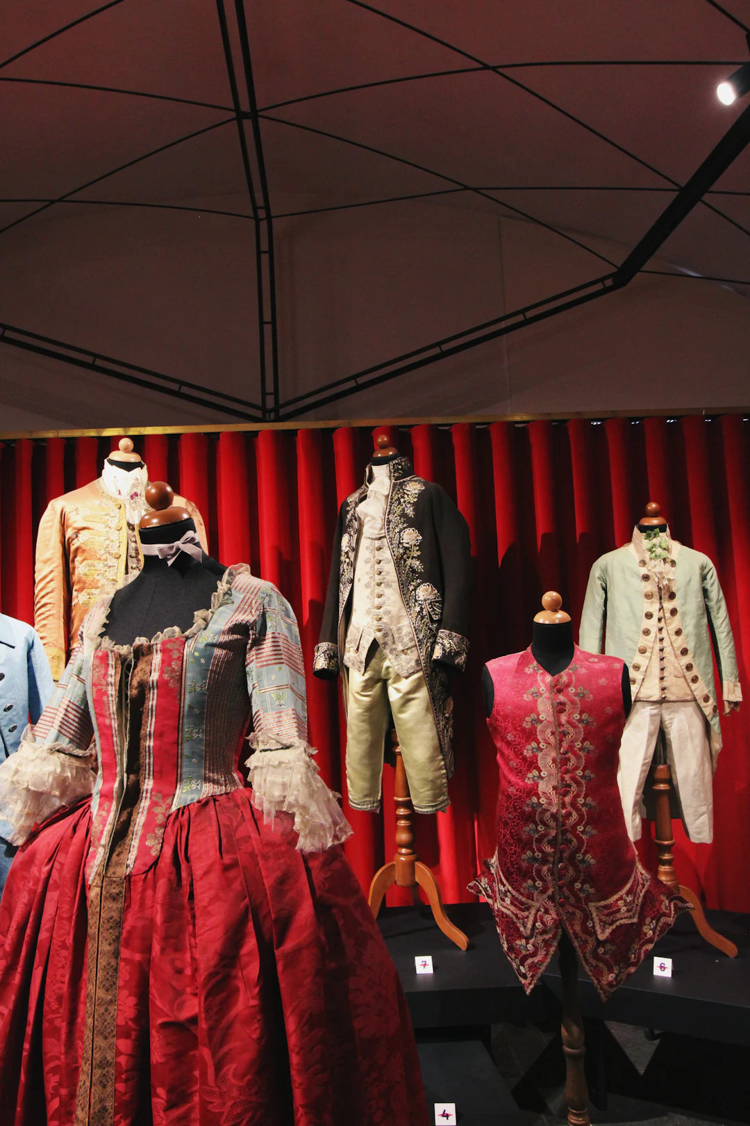 The Evolution of Fashion Trends A Historical Perspective
