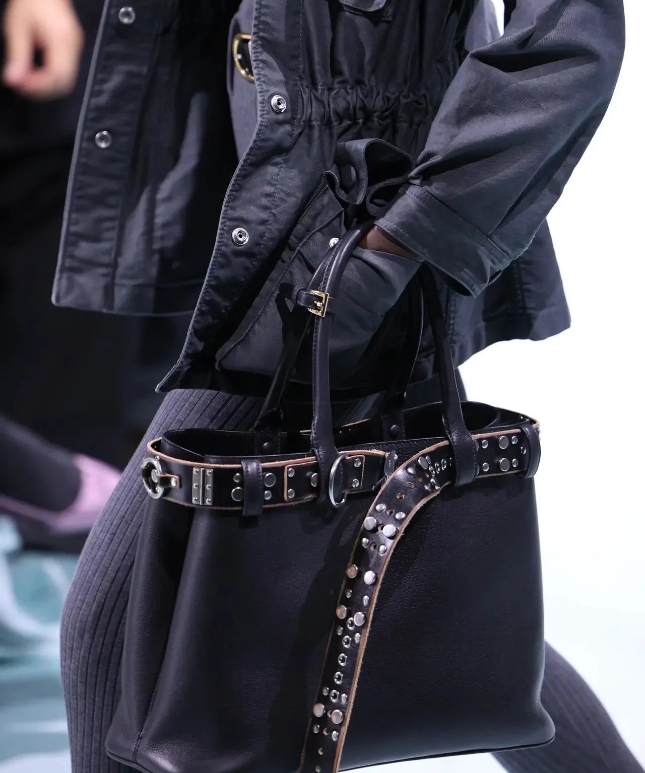 The Belted Bag Trend Is Back in 2025 - Arrisco
