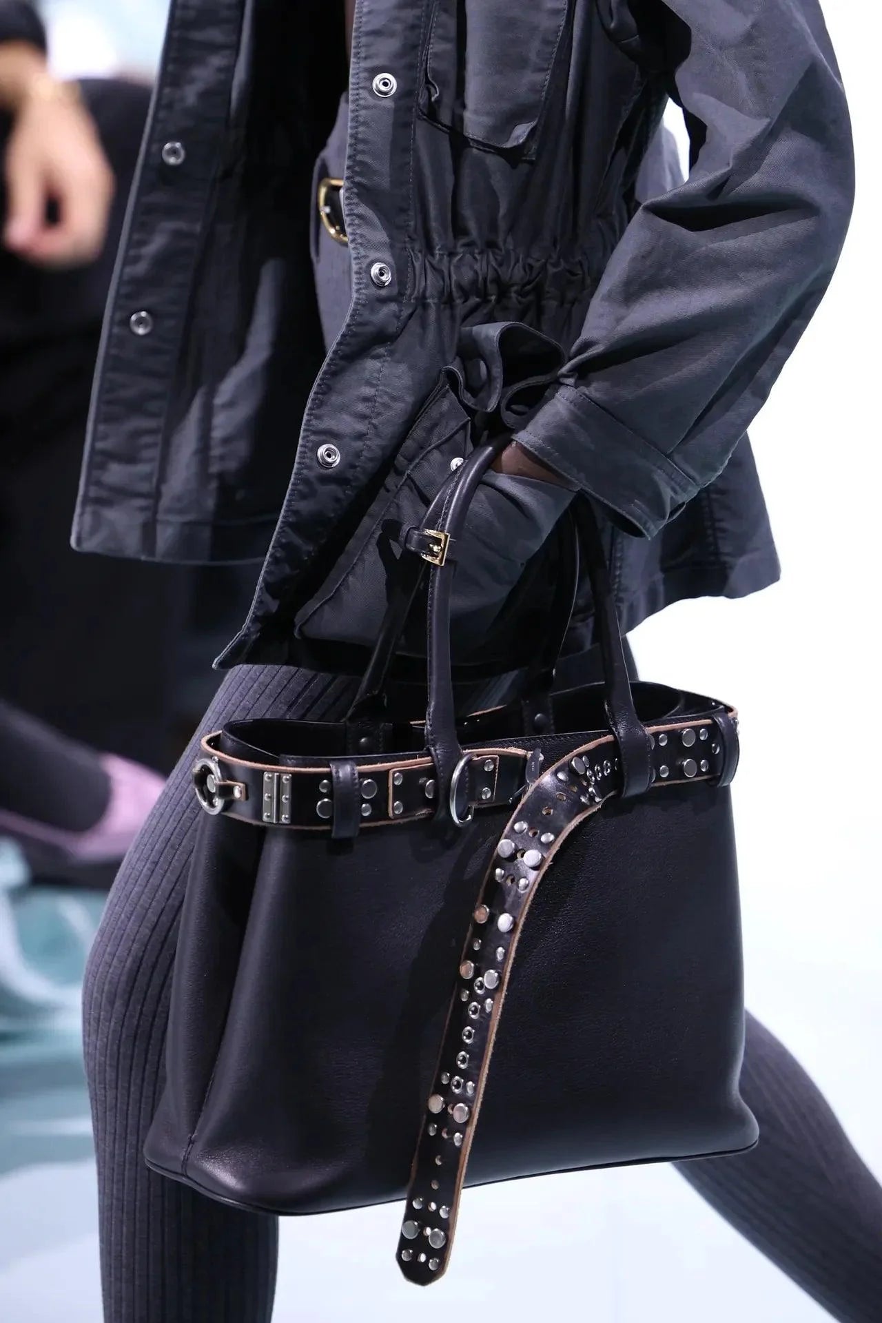 The Belted Bag Trend Is Back in 2025 - Arrisco